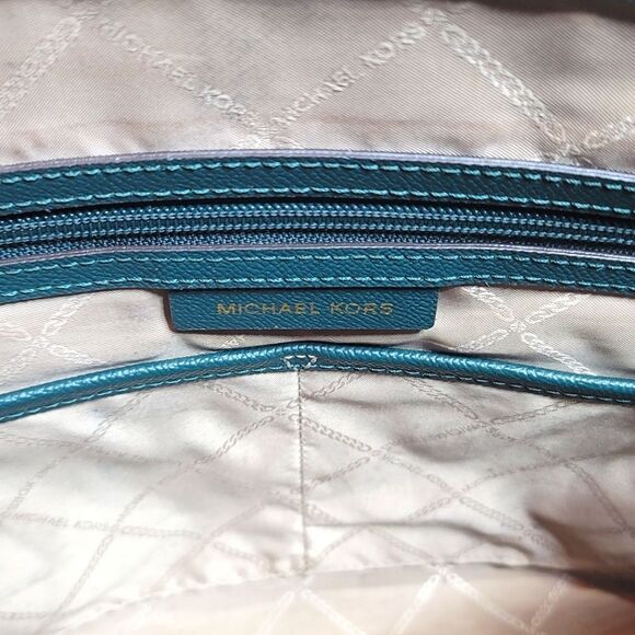 MICHAEL by Michael Kors Voyager Large Crossgrain Leather Tote Bag in Dark Green - Picture 11 of 14